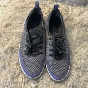Huk Purple Gray and Black Women’s Active Shoes